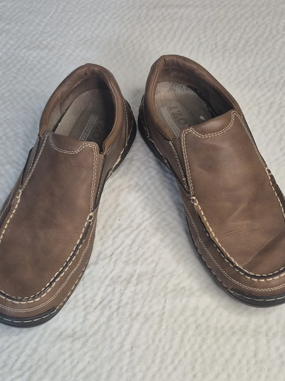 IZOD Mens Brown Slip-On Loafers Contrast Stitching Rubber Sole Round Toe
